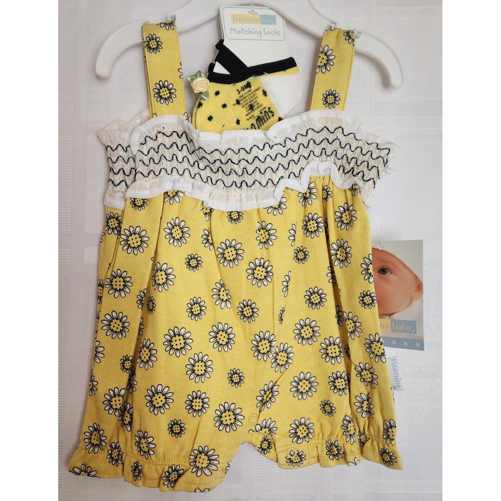 Vitamins Baby Romper Smocked Daisy‎ Ruffle Trim Matching Socks 3M